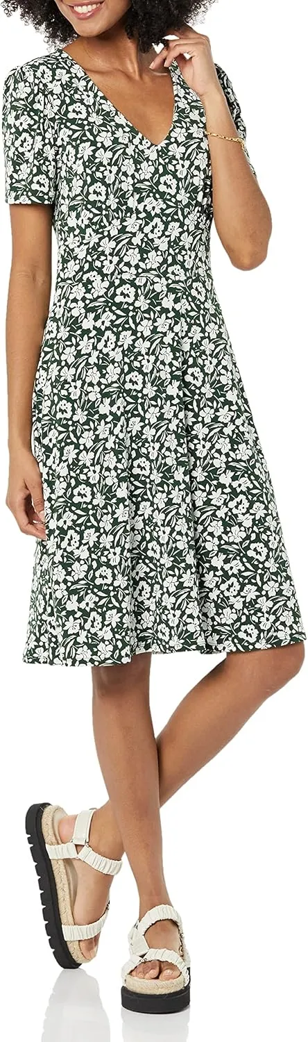 Amazon Essentials Women's Short Sleeve V-Neck Gathered Fit and Flare Dress