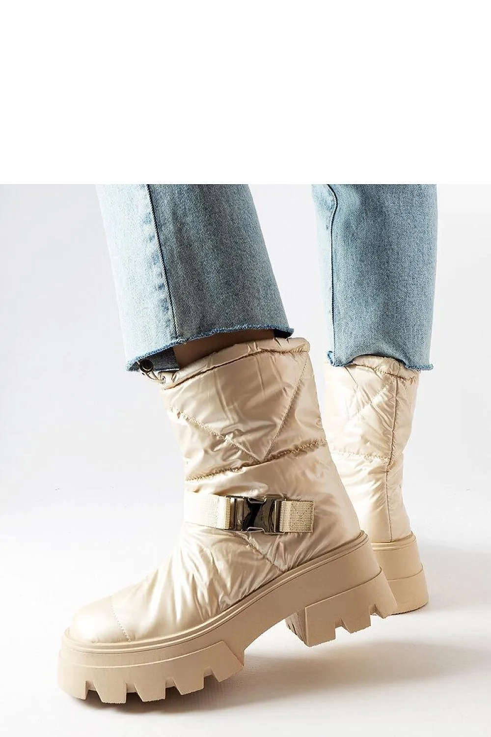 Beige patent snow boots