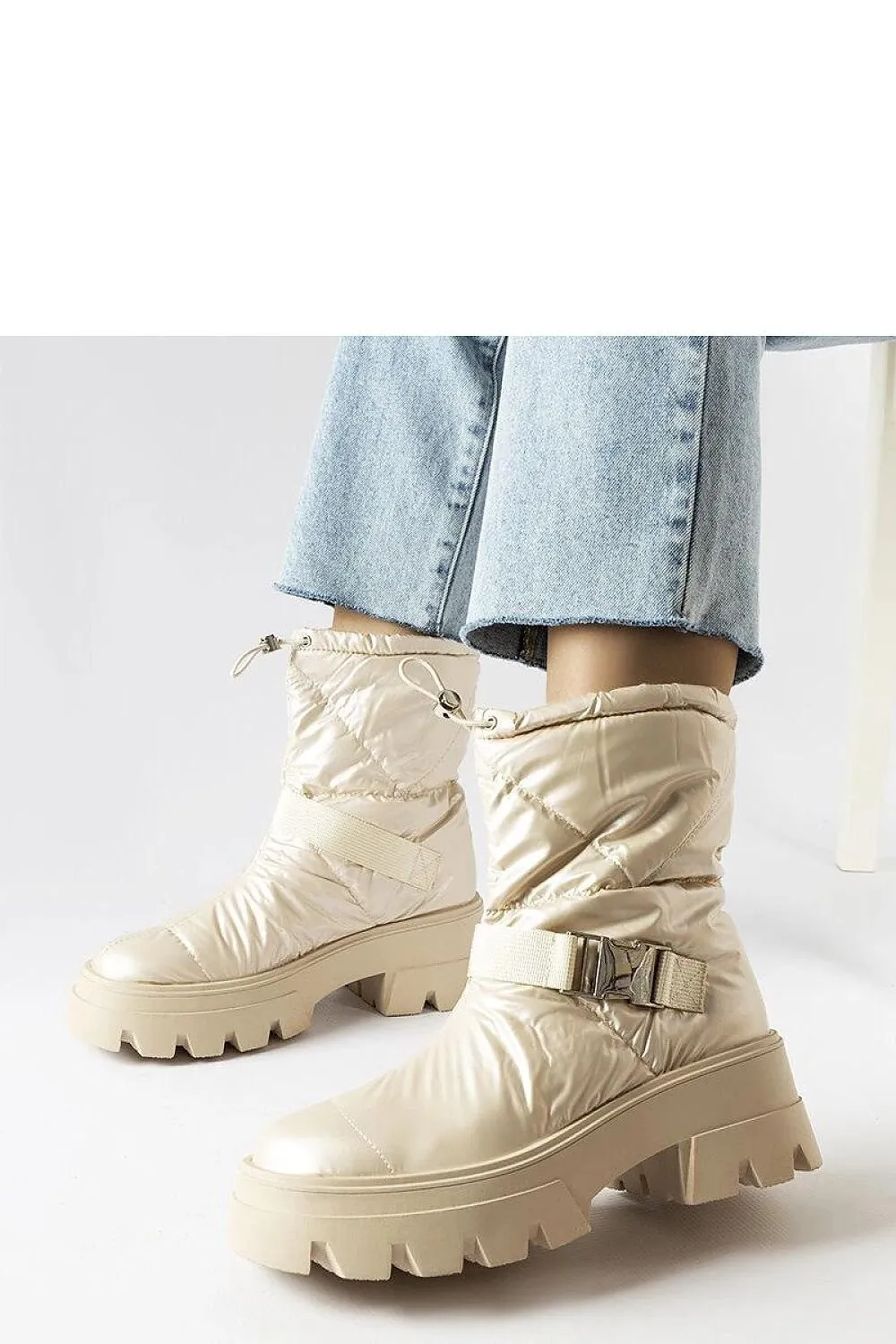 Beige patent snow boots