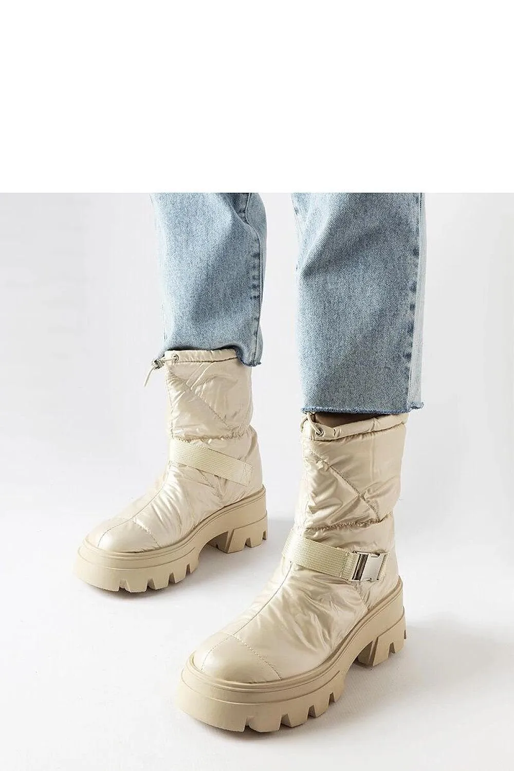 Beige patent snow boots