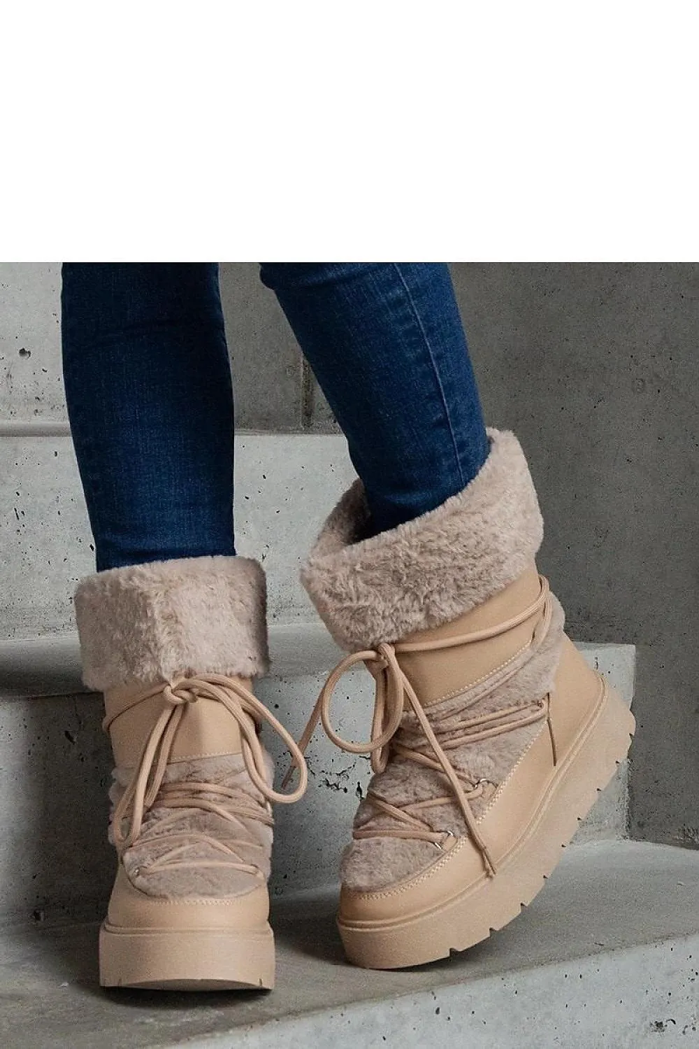 Black lined snow boots laced with fur