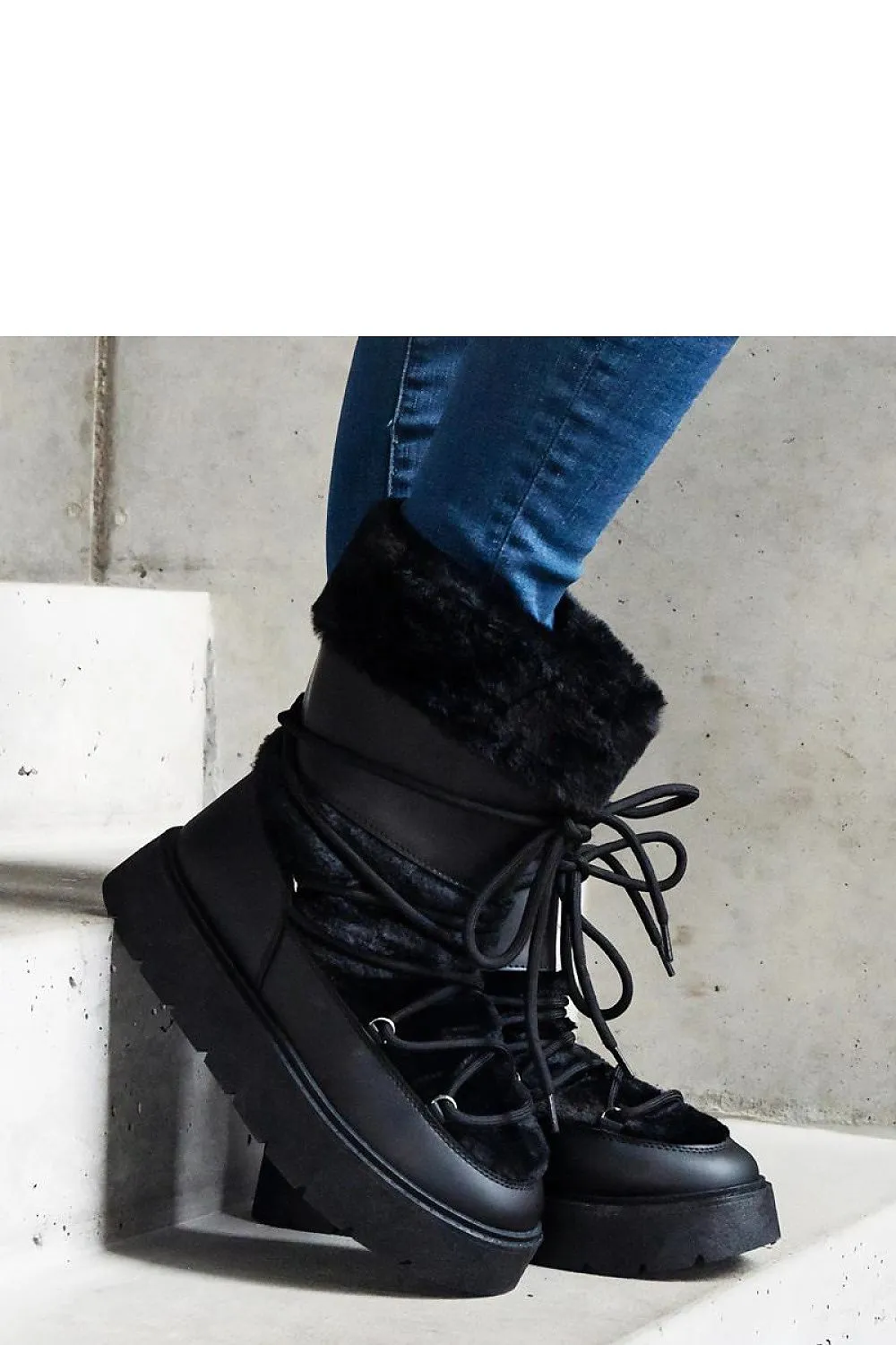 Black lined snow boots laced with fur