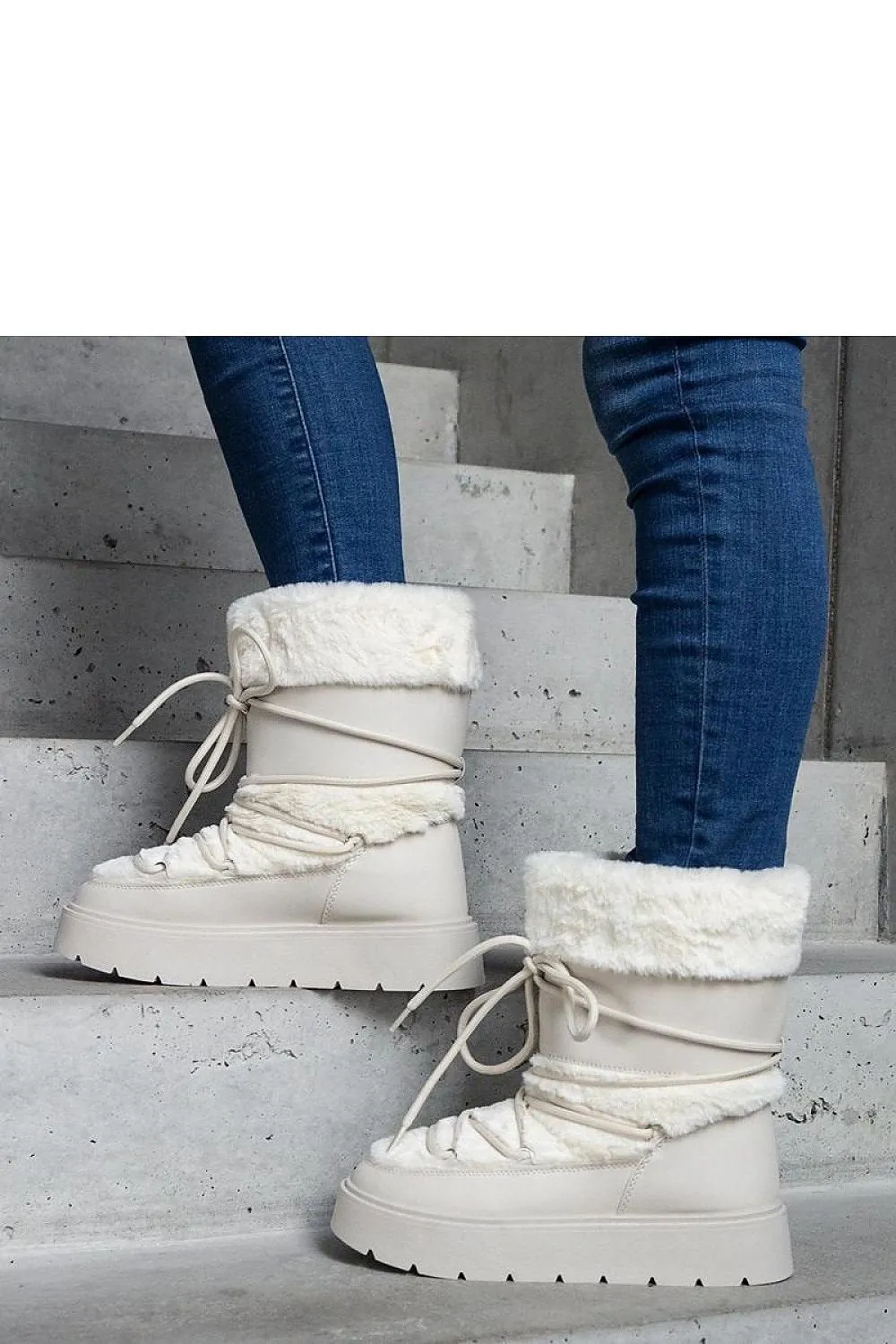 Black lined snow boots laced with fur