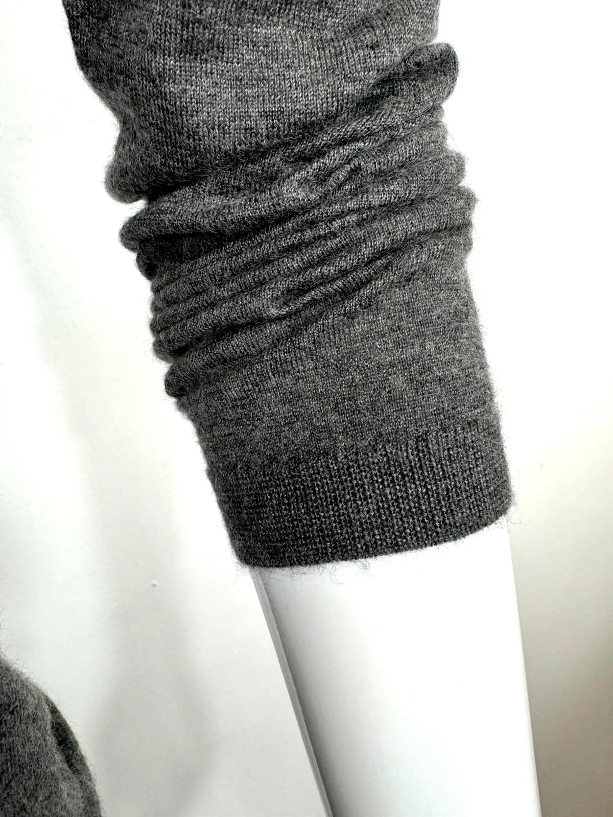 JIL SANDER V-NECK CASHMERE FITTED SWEATER