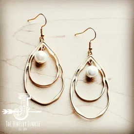 MATTE GOLD DOUBLE HOOP EARRINGS WITH FRESH WATER PEARL