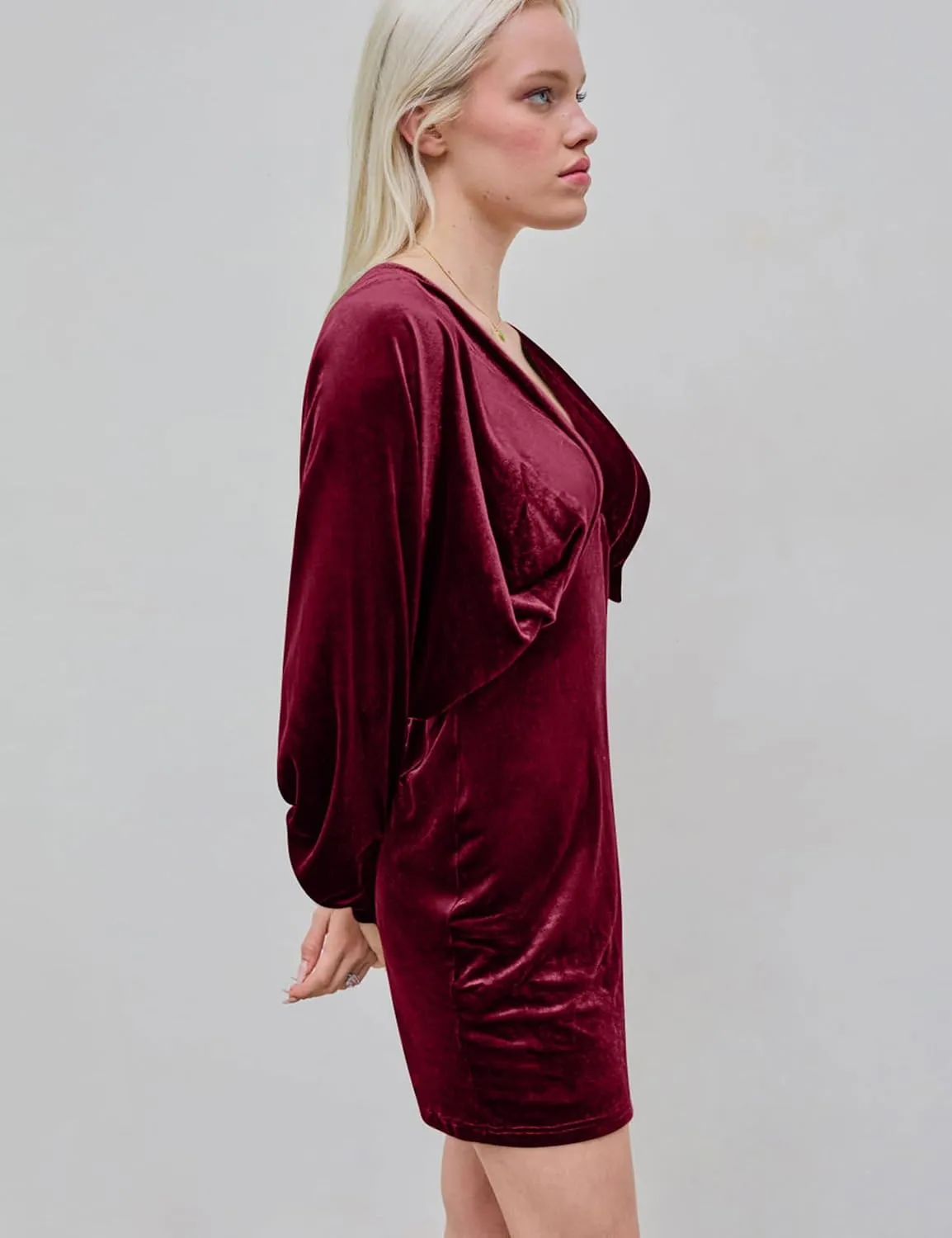 YMDUCH Women's Elegant Deep V Neck Long Sleeve Batwing Bodycon Velvet Mini Party Club Dress